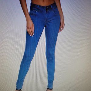 NWT WAX 3 Button Push Up Jeans - medium wash size 5